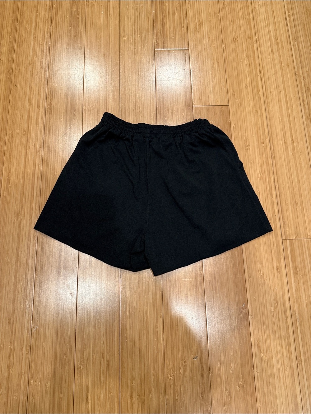 Women’s Vuori Boyfriend Shorts - Picture 2 of 3